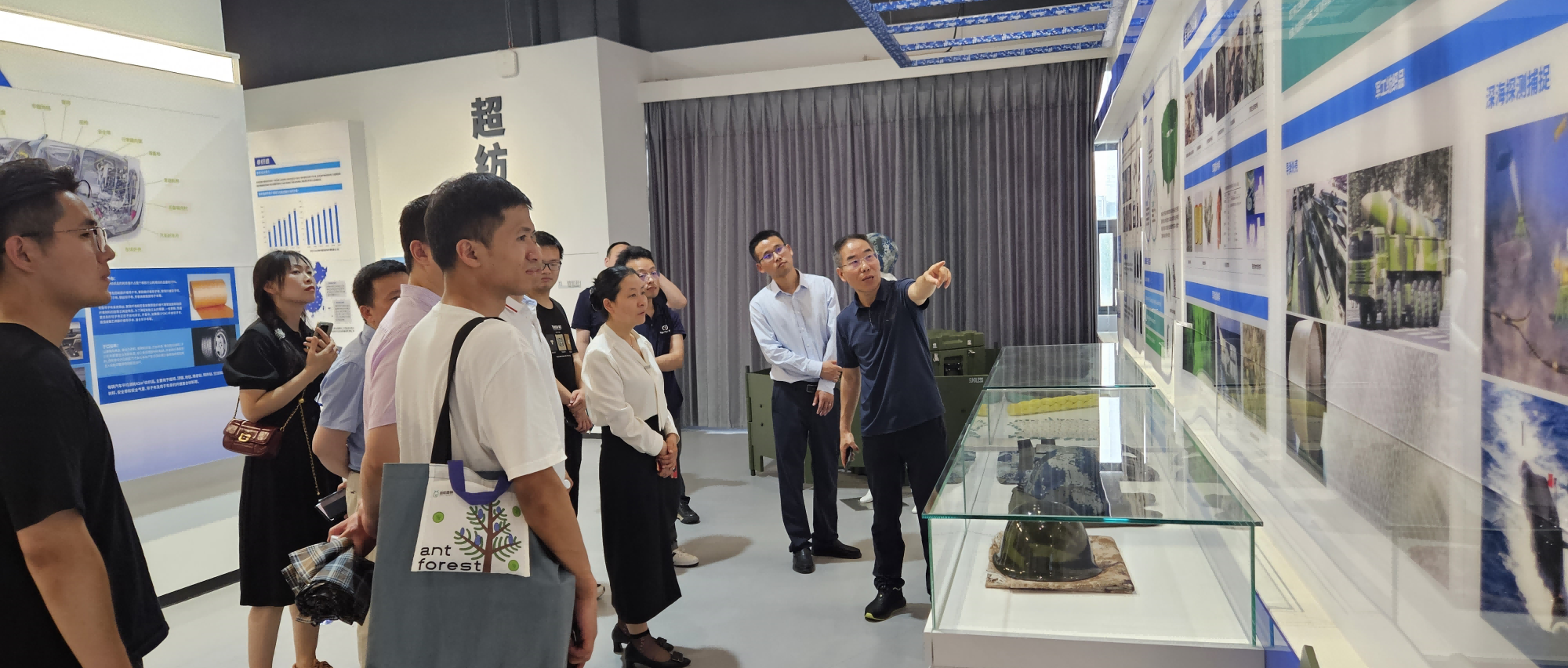 中南醫(yī)院參觀公海賭船醫(yī)療創(chuàng)新研究院合作高校武漢紡織大學(xué)，共探醫(yī)紡結(jié)合創(chuàng)新之路